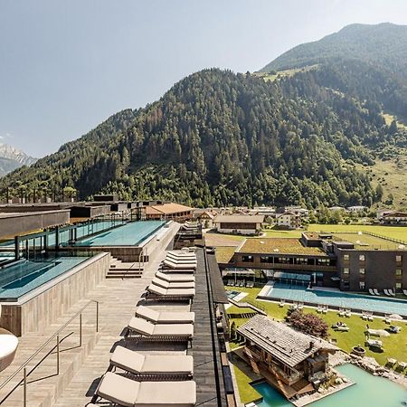 Alpine Luxury Spa Resort Schwarzenstein Lutago Buitenkant foto
