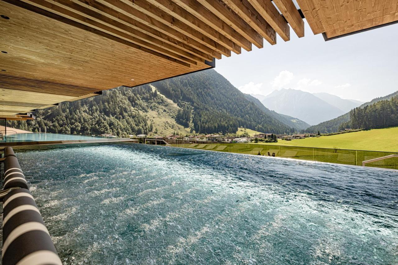 Alpine Luxury Spa Resort Schwarzenstein Lutago Buitenkant foto