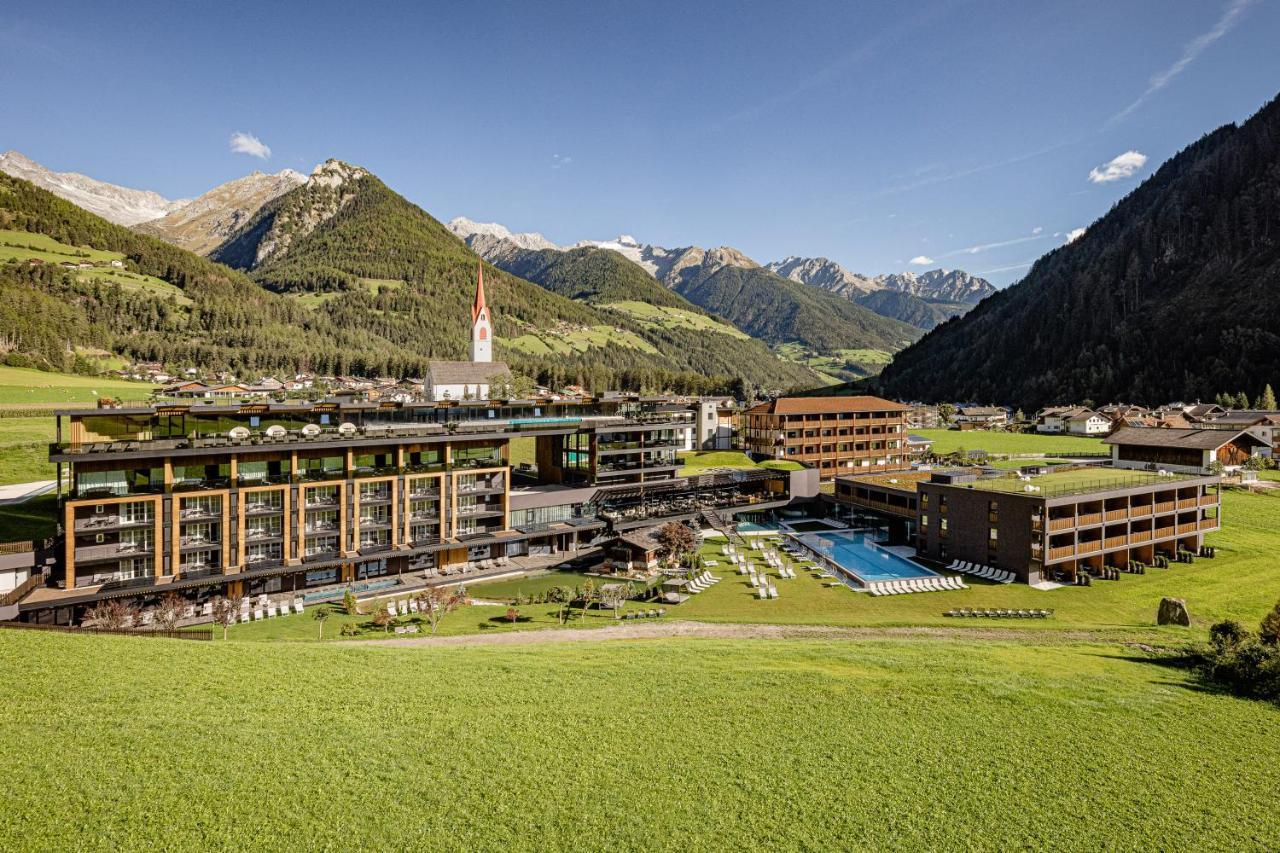 Alpine Luxury Spa Resort Schwarzenstein Lutago Buitenkant foto